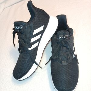 NWOT Sz.5 Boys Adidas Duramo 9 Sneakers